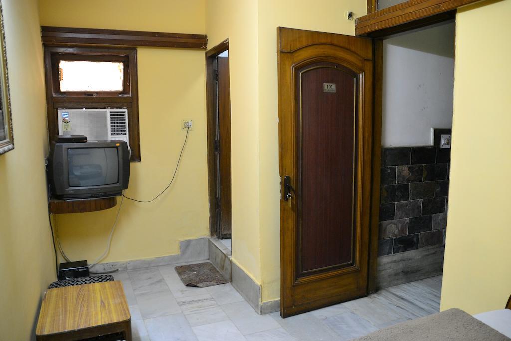 Yes Please Guest House Нью-Дели Номер фото