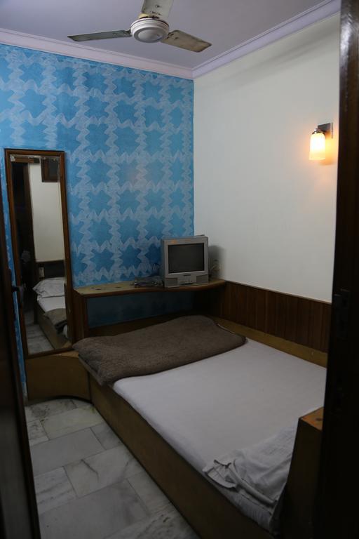 Yes Please Guest House Нью-Дели Экстерьер фото